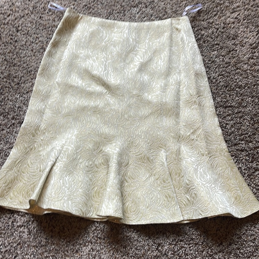 Light green brocade suit.  Vintage.  Worn once. - Picture 4 of 5